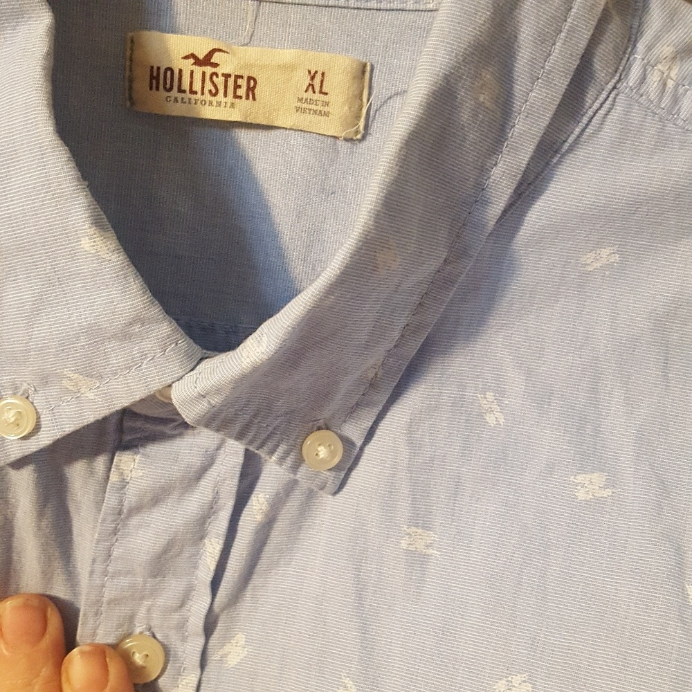 Hollister short sleeve button down shirt